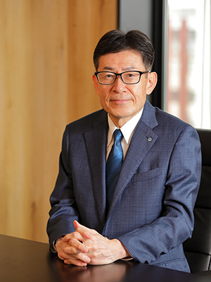 代表取締役社長　グループ代表　三矢 益夫